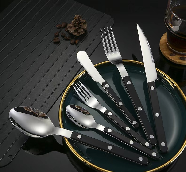 Louisiana Black 16pc Cutlery Set